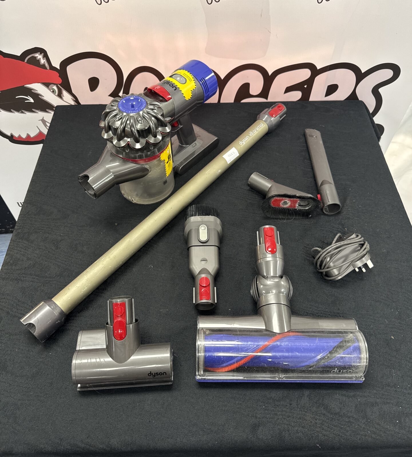 Dyson v8 animal cordless hoover with charger & accessories - untested, battery light flashes