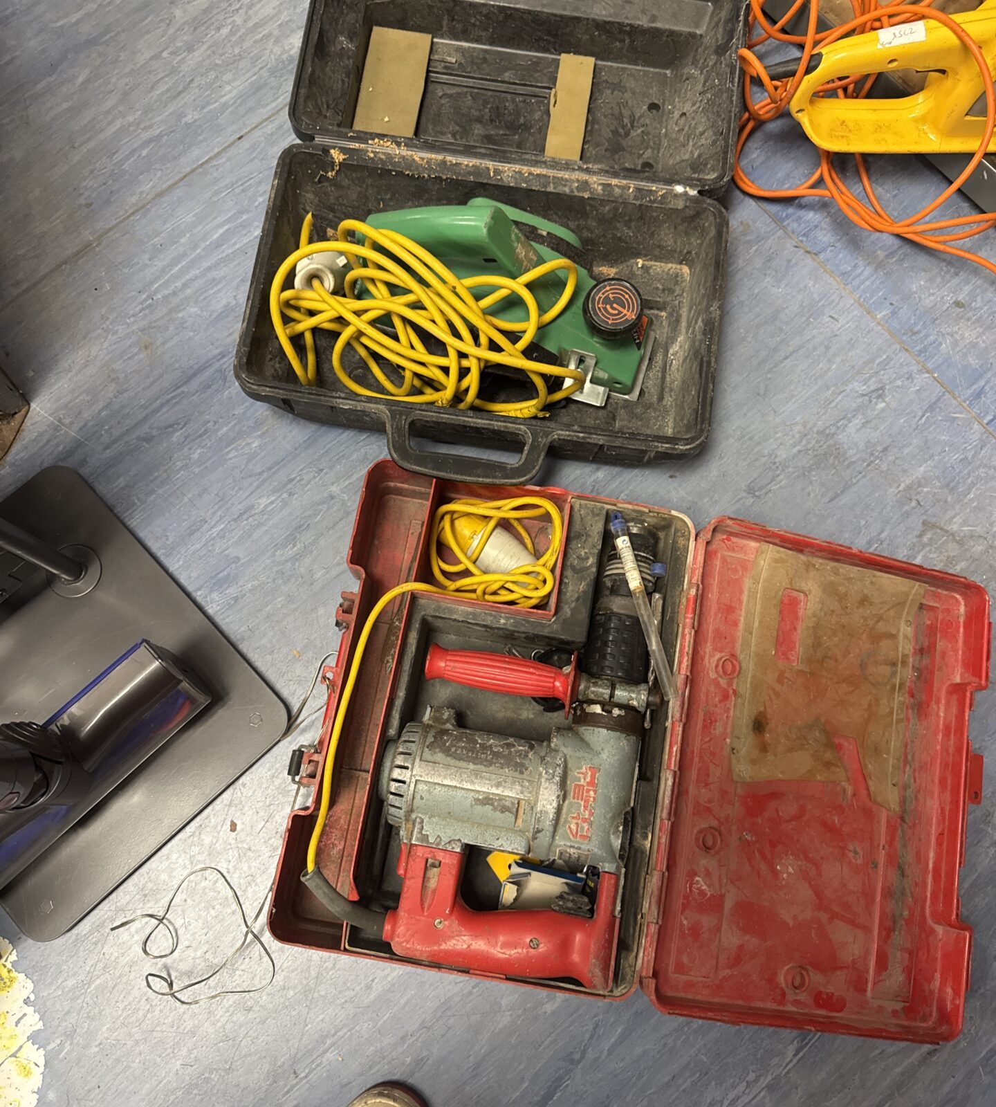 Hilti te17 sds drill & hitachi belt sander both 110v - untested
