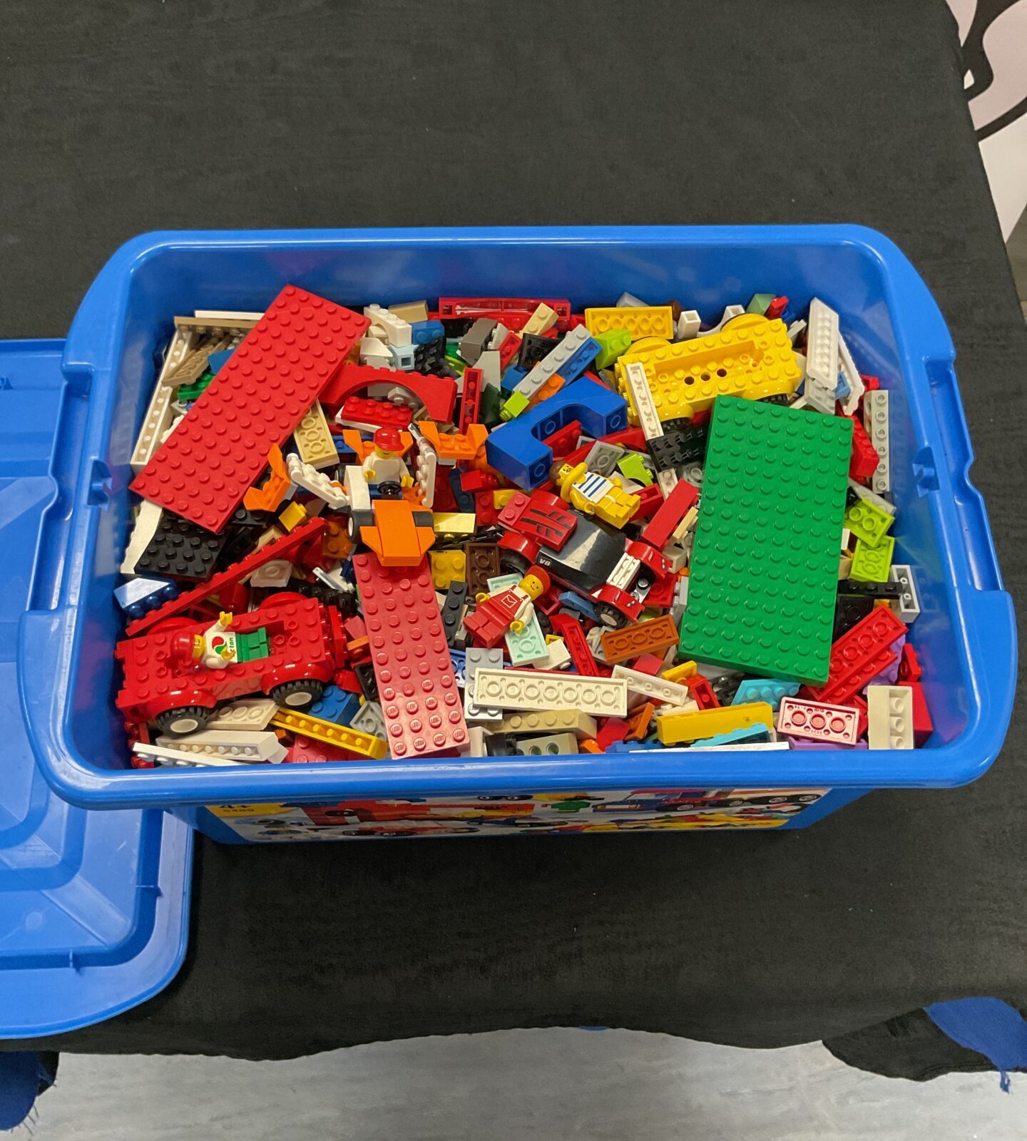 Box of mixed lego inc vintage and minifigures