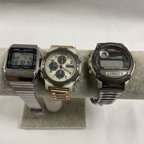 Three Casio quartz digital watches two working
