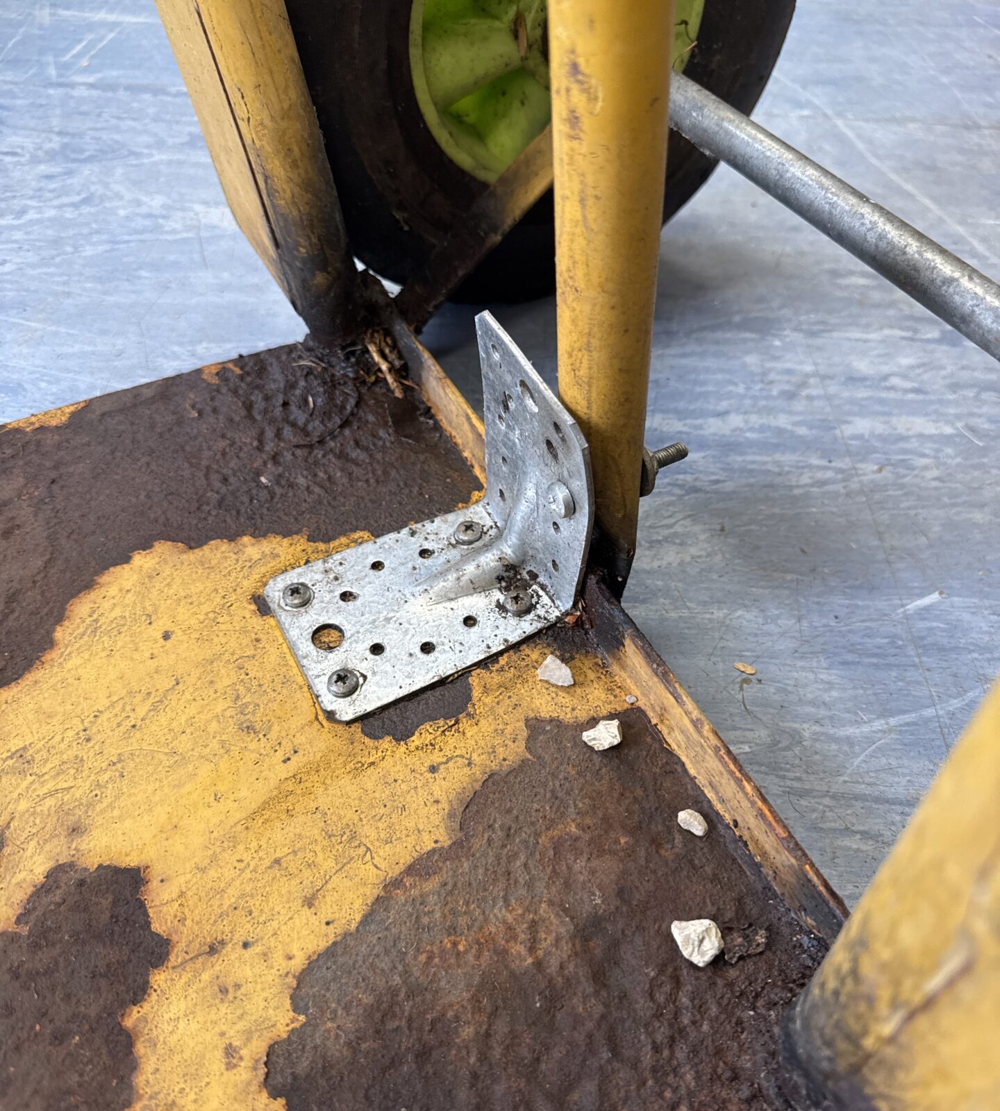 Large sack barrow - has been repaired - Image 2