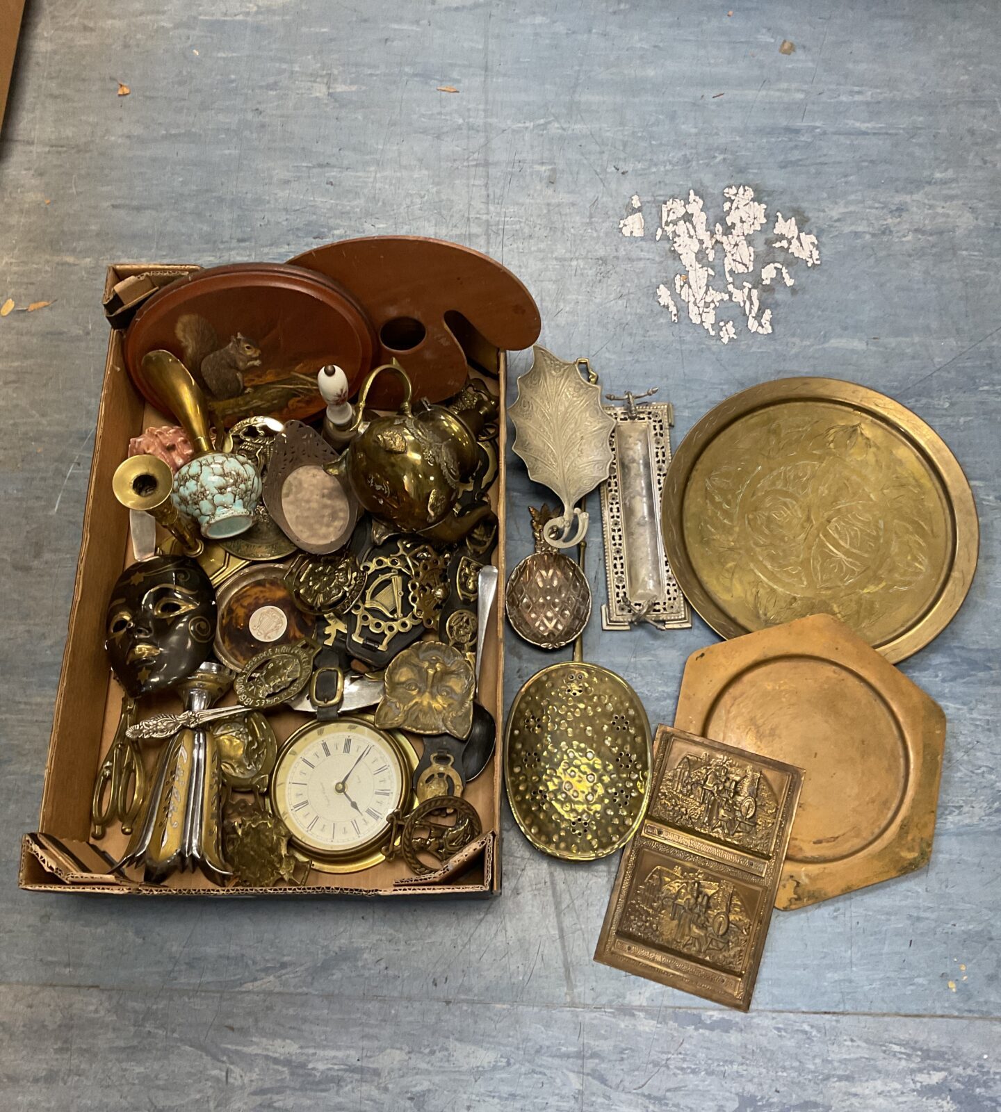 Collection of mixed brassware including vases, letter rack & horse brasses
