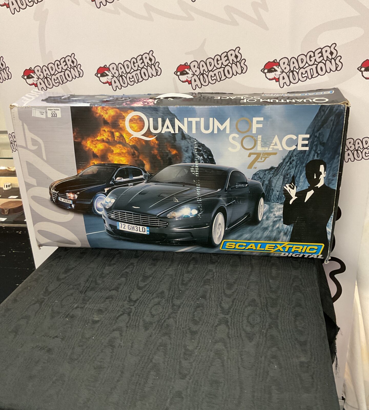 Scalextric digital 007 quantum of solace race track set