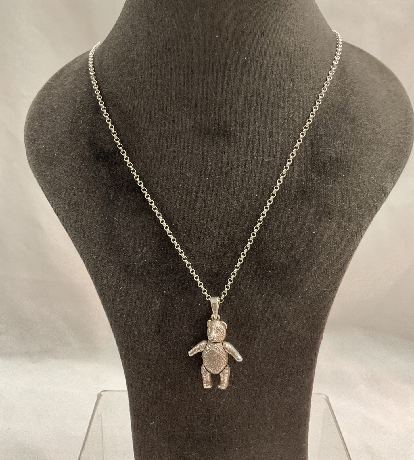 925 solid silver  articulated Teddy bear pendant on 18” silver-chain 16.5g