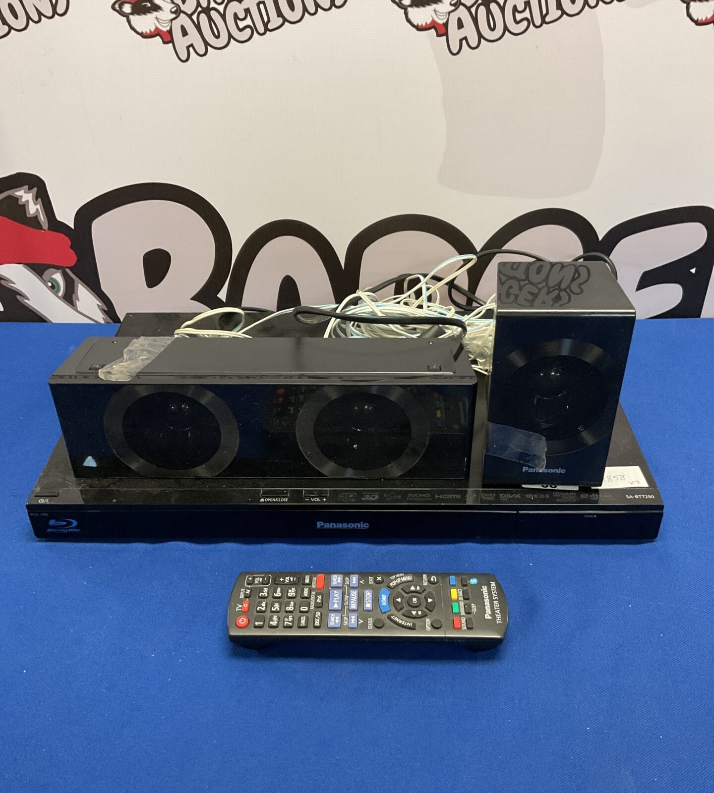 Panasonic sa-btt290 3d bluray player with remote & speakers