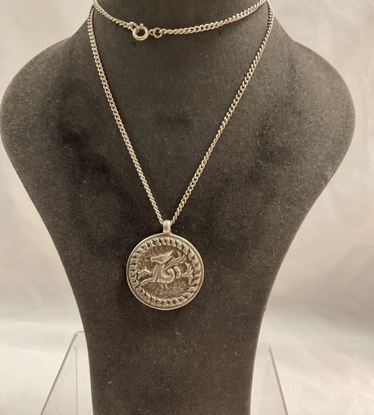 hallmarked silver dragon pendant on silver chain 35.2g