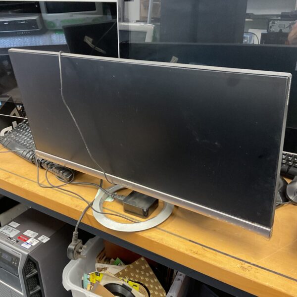 Asus widescreen lcd 4k monitor working (has linebof dead pixels)