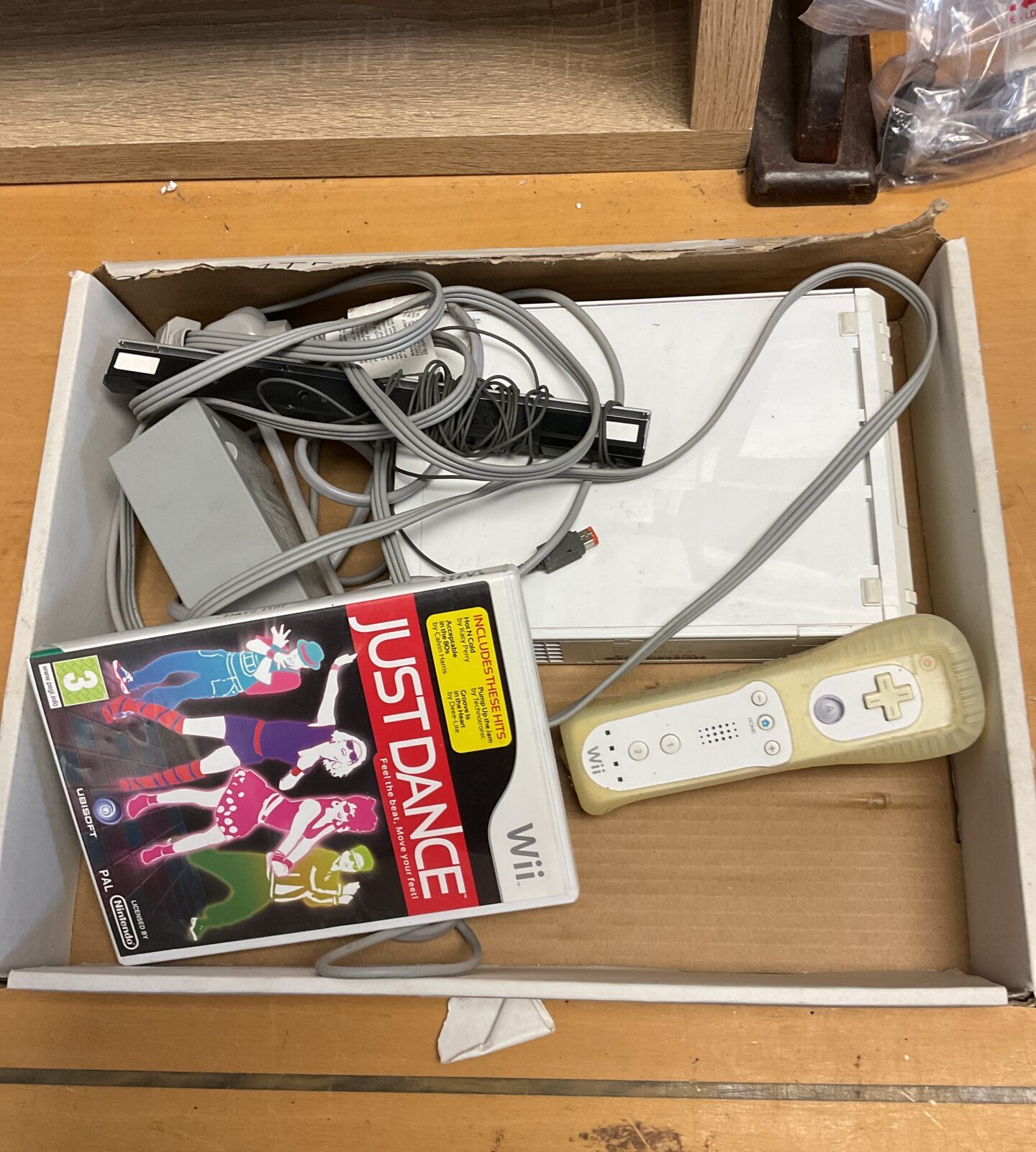 Nintendo wii console bundle with game