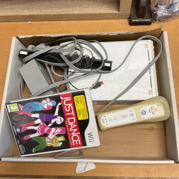 Nintendo wii console bundle with game