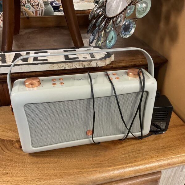 Hepburn voice dab radio with power supply