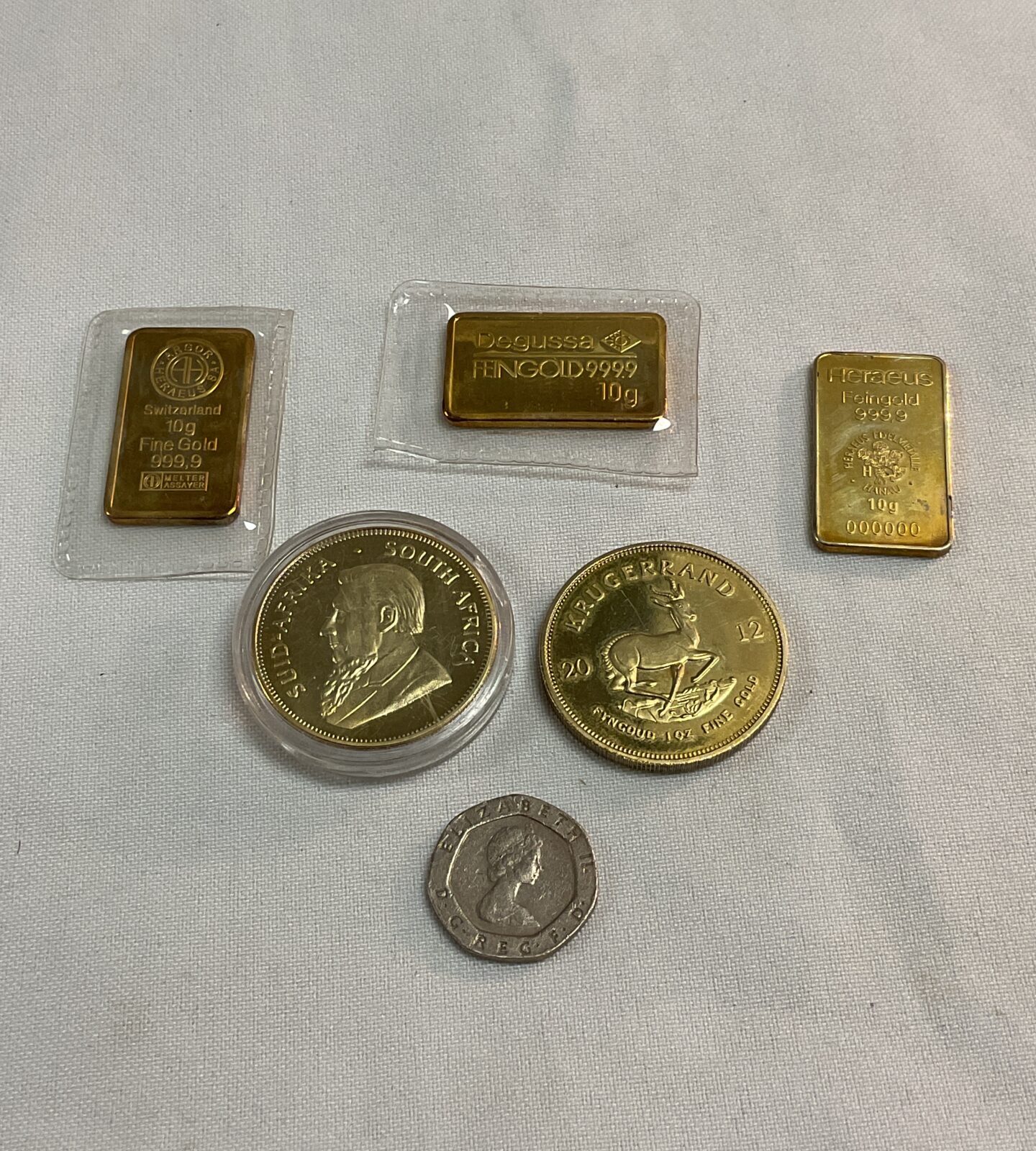 Two replica commemorative Kruger and and three replica ingots