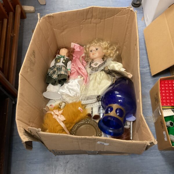 Box of vintage porcelain dolls inc blue vase