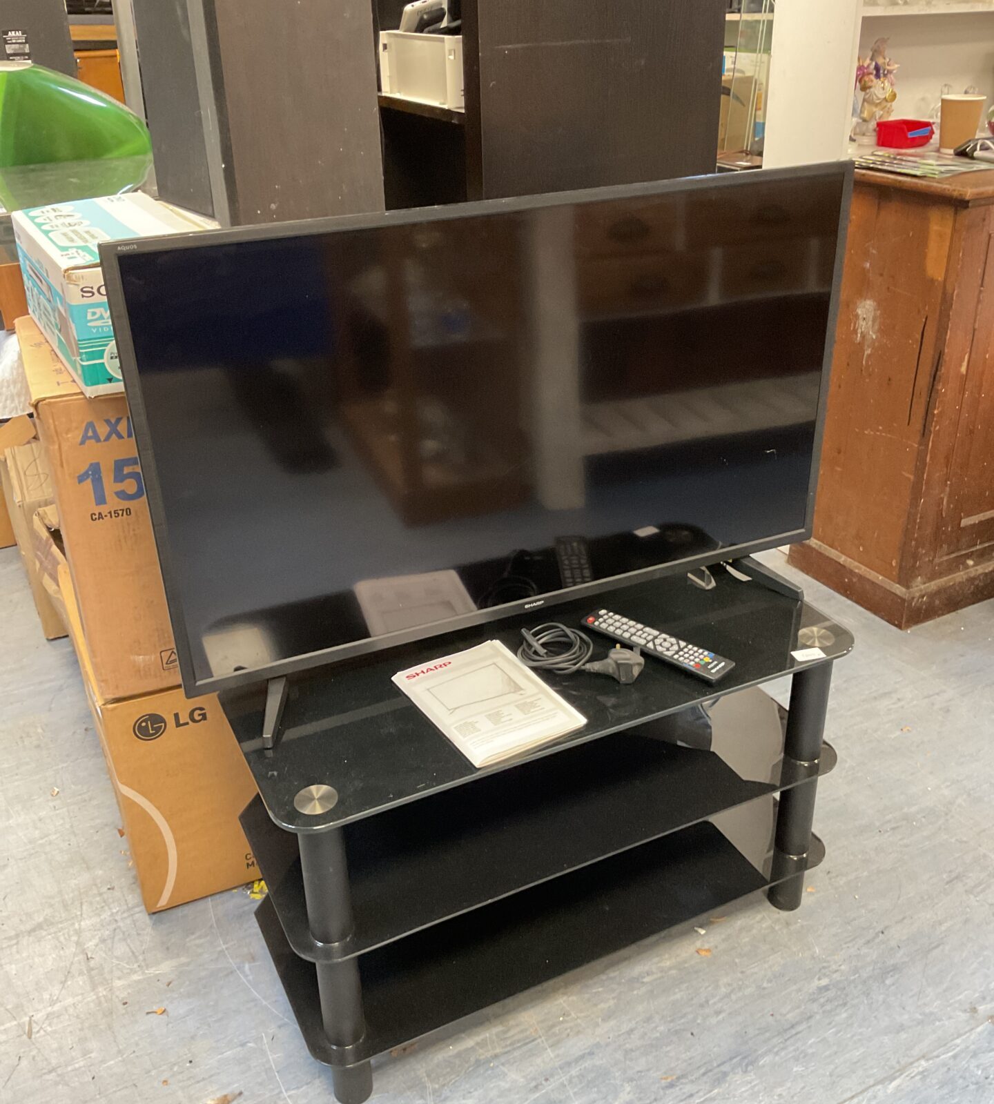 Sharp aquos 40” lcd hd tv working with remote