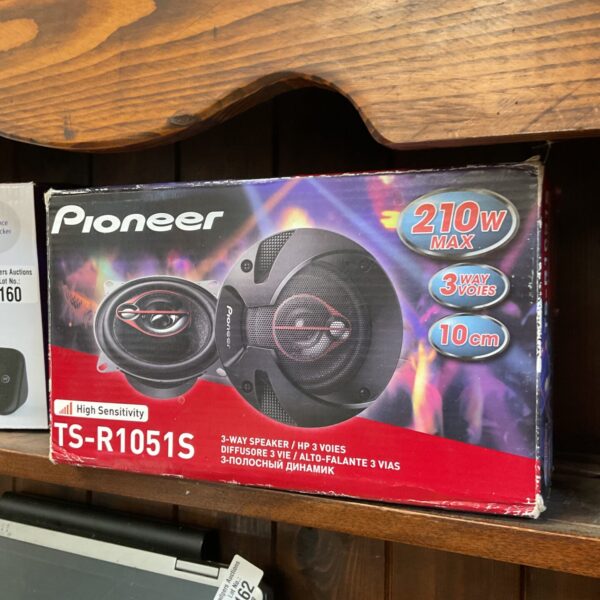 Pair of pioneer ts-r1051s car speakers