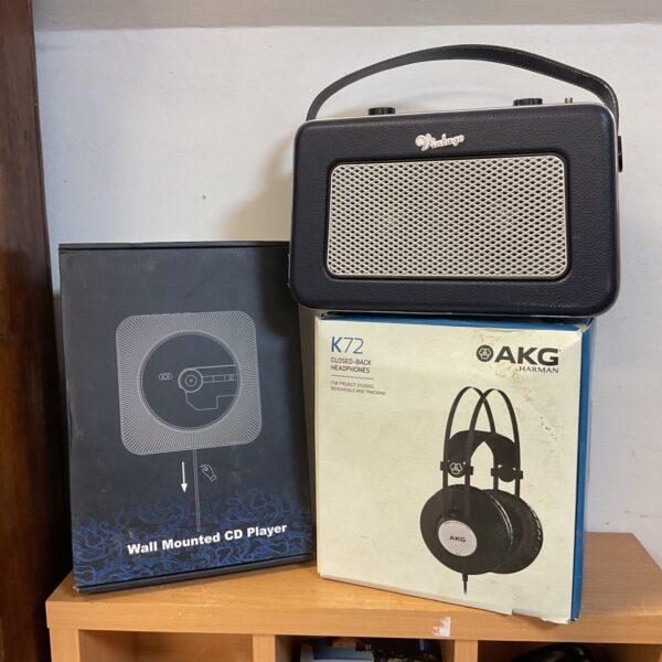 Zennox Vintage style dab radio with akg k72 headphones & wall mounted cd player