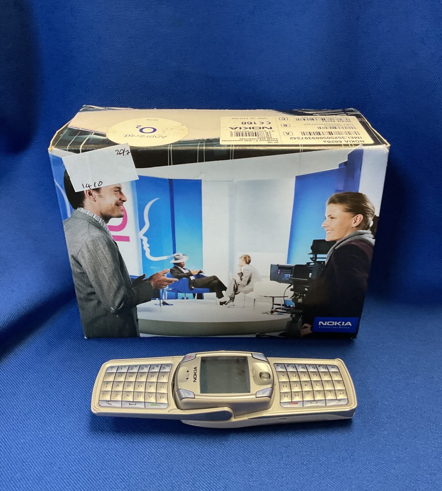 Retro nokia 6820a mobile phone