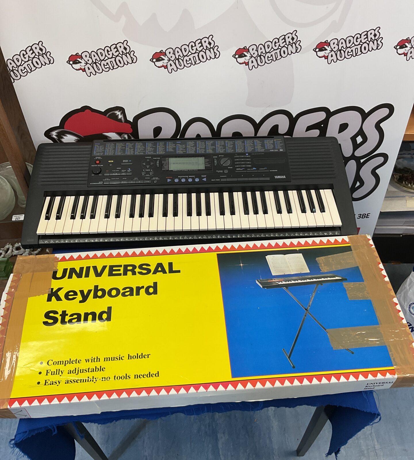 Yamaha psr-320 keyboard with stand