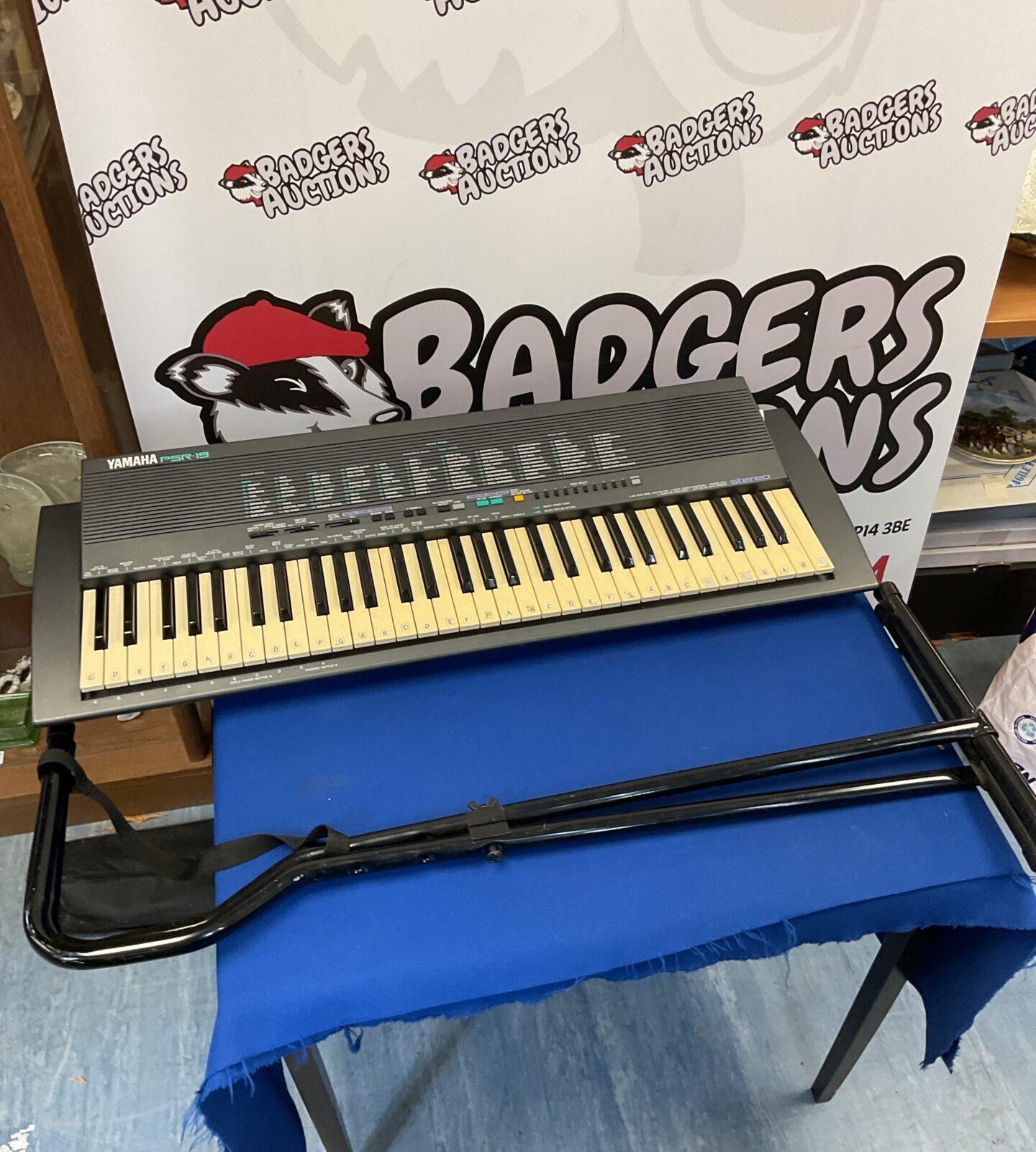 Yamaha psr-19 keyboard with stand