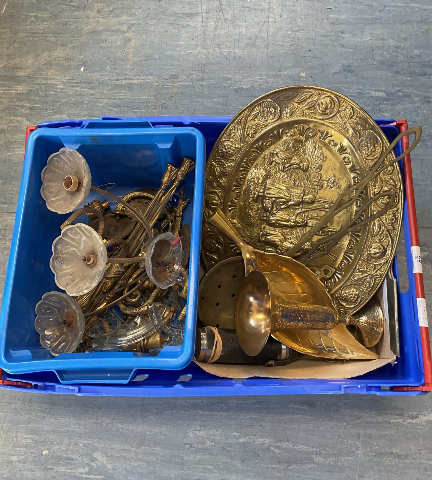 Tray of mixed brassware including leaf dish & trumpet vase