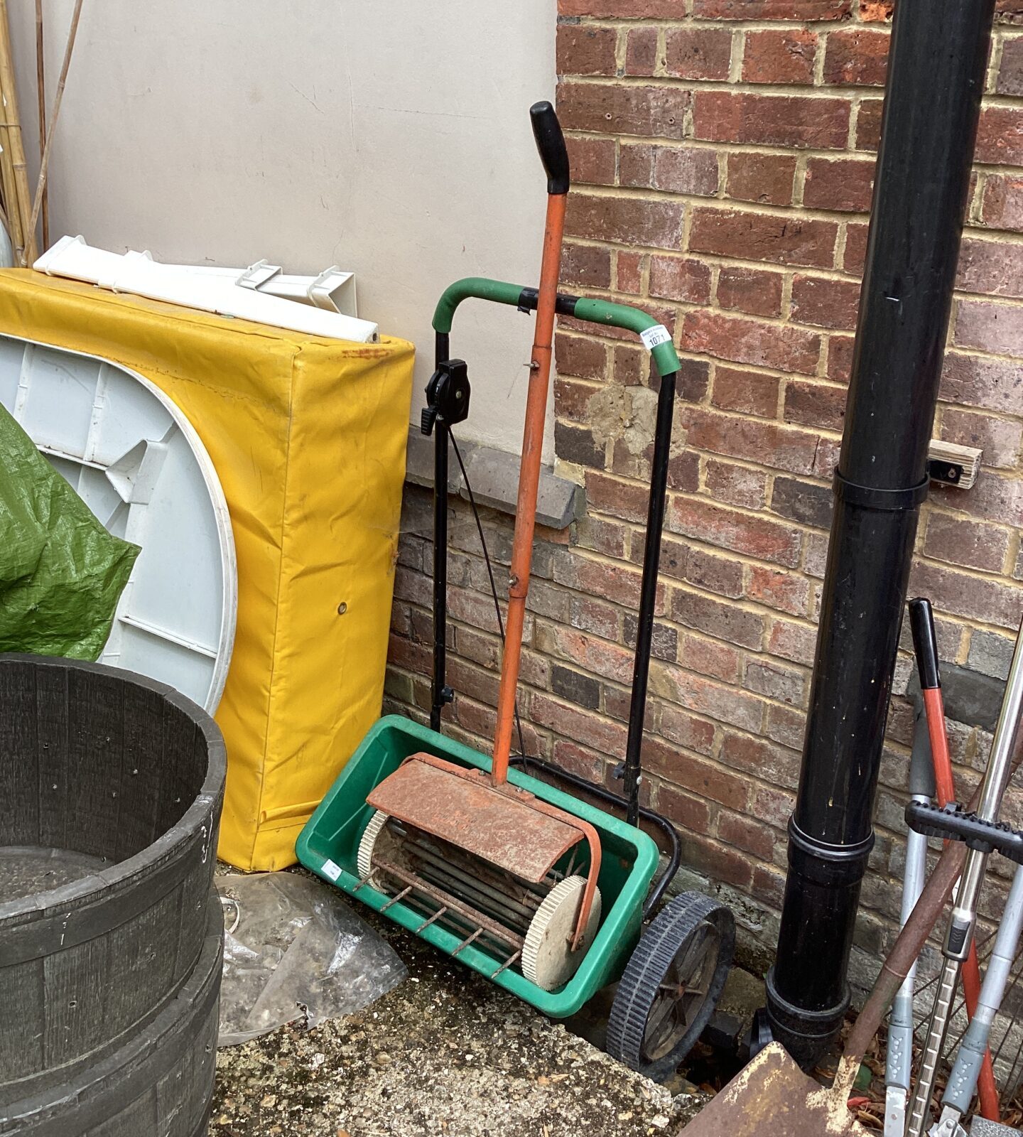 Lawn Feeder and Spiker