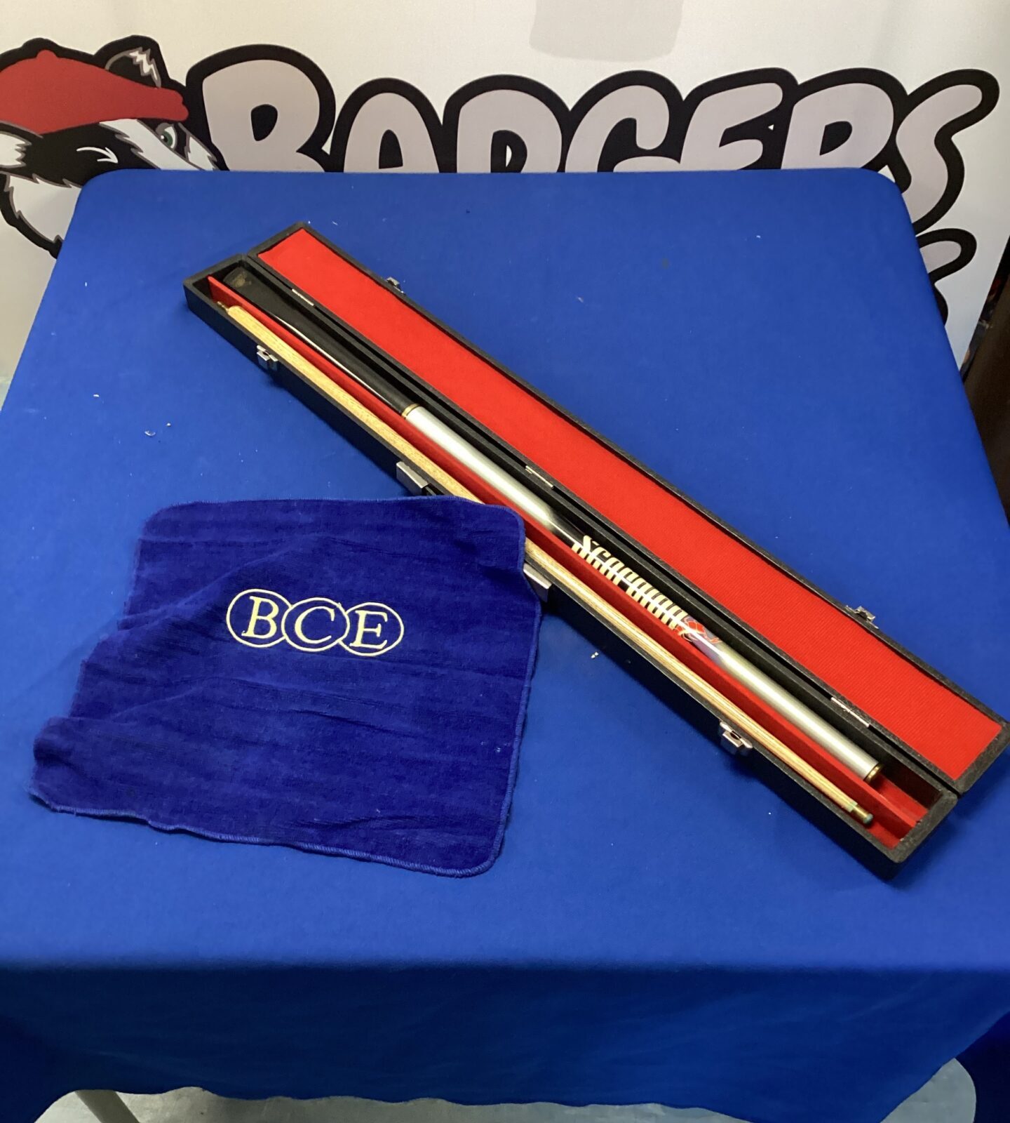 Cannon scorpion snooker cue with BCE Cloth