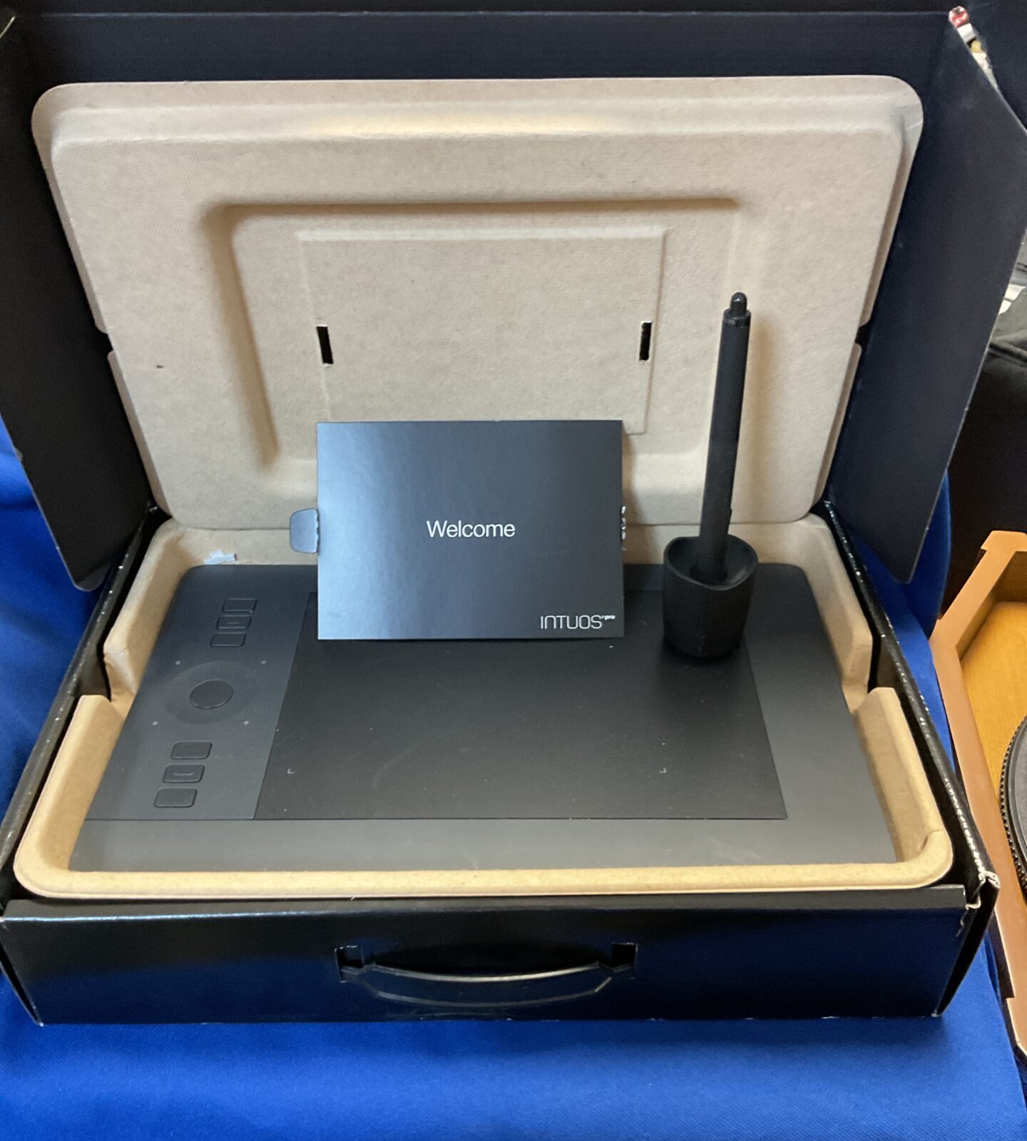 Intuos graphics tablet with pen