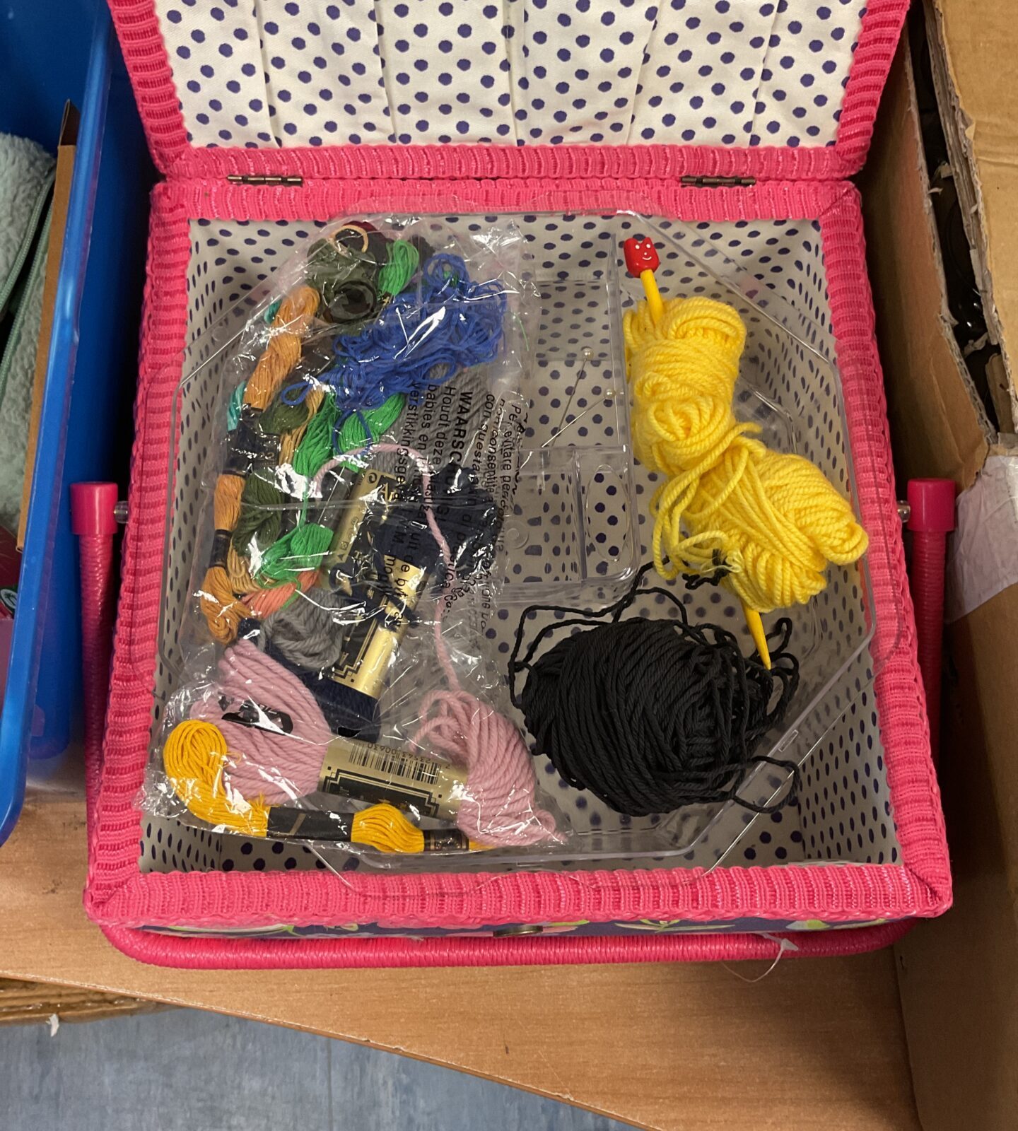 Floral sewing box with contents - Image 2