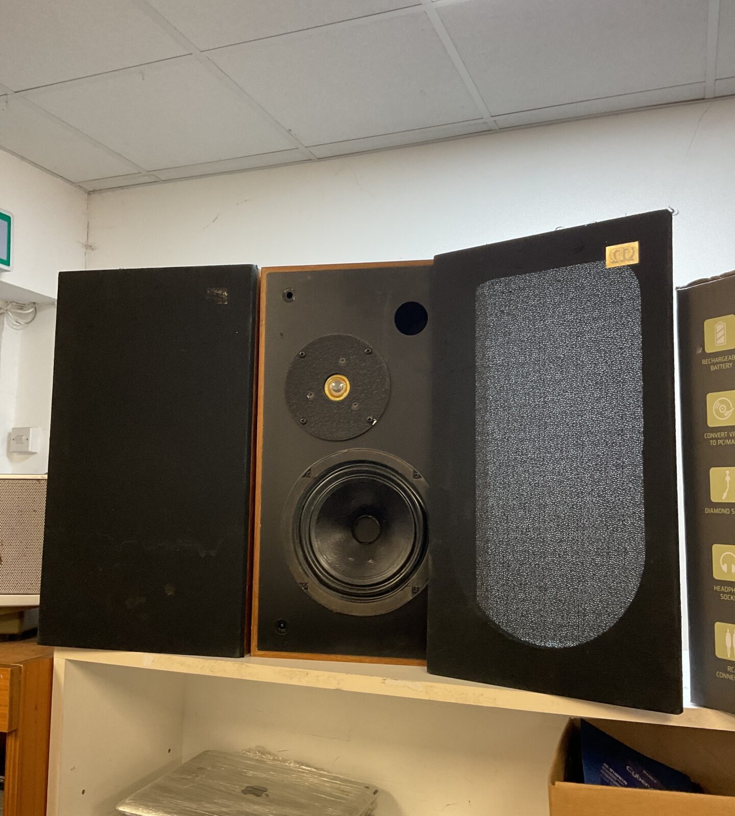 Pair of monitor audio model ma7 speakers