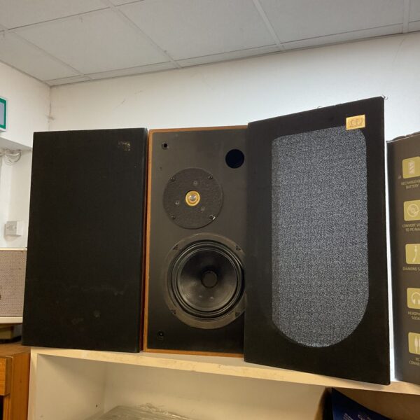Pair of monitor audio model ma7 speakers