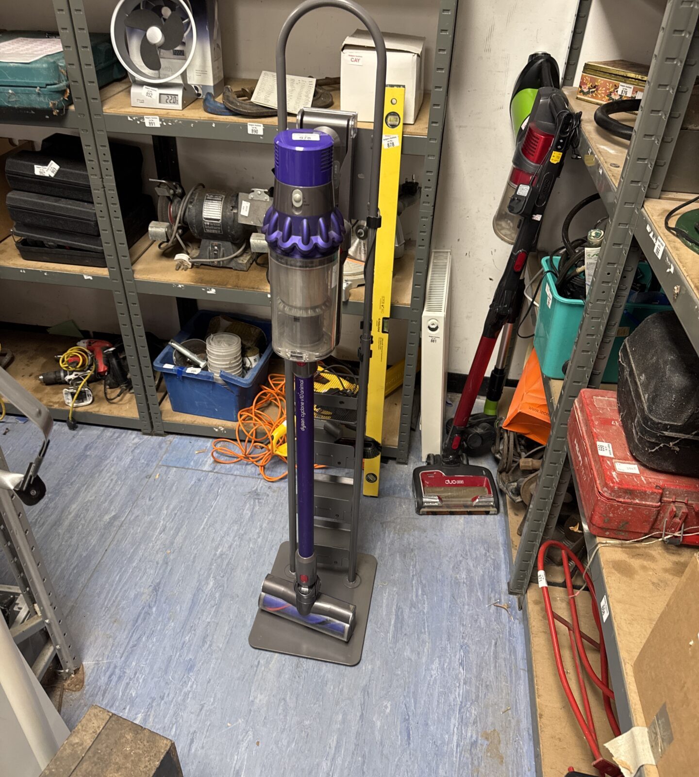 Dyson cyclone v10 animal cordless hoover with stand, charger & accessories - powers on