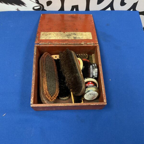 Vintage shoe shining kit
