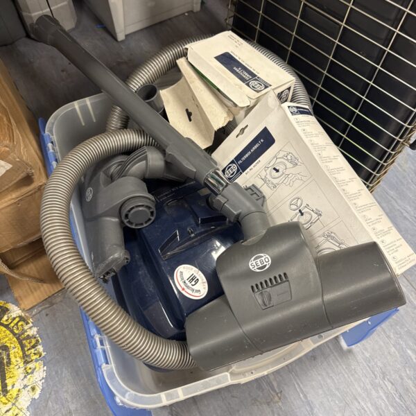 Sebo airbelt k1 komfort stowaway hoover with accessories