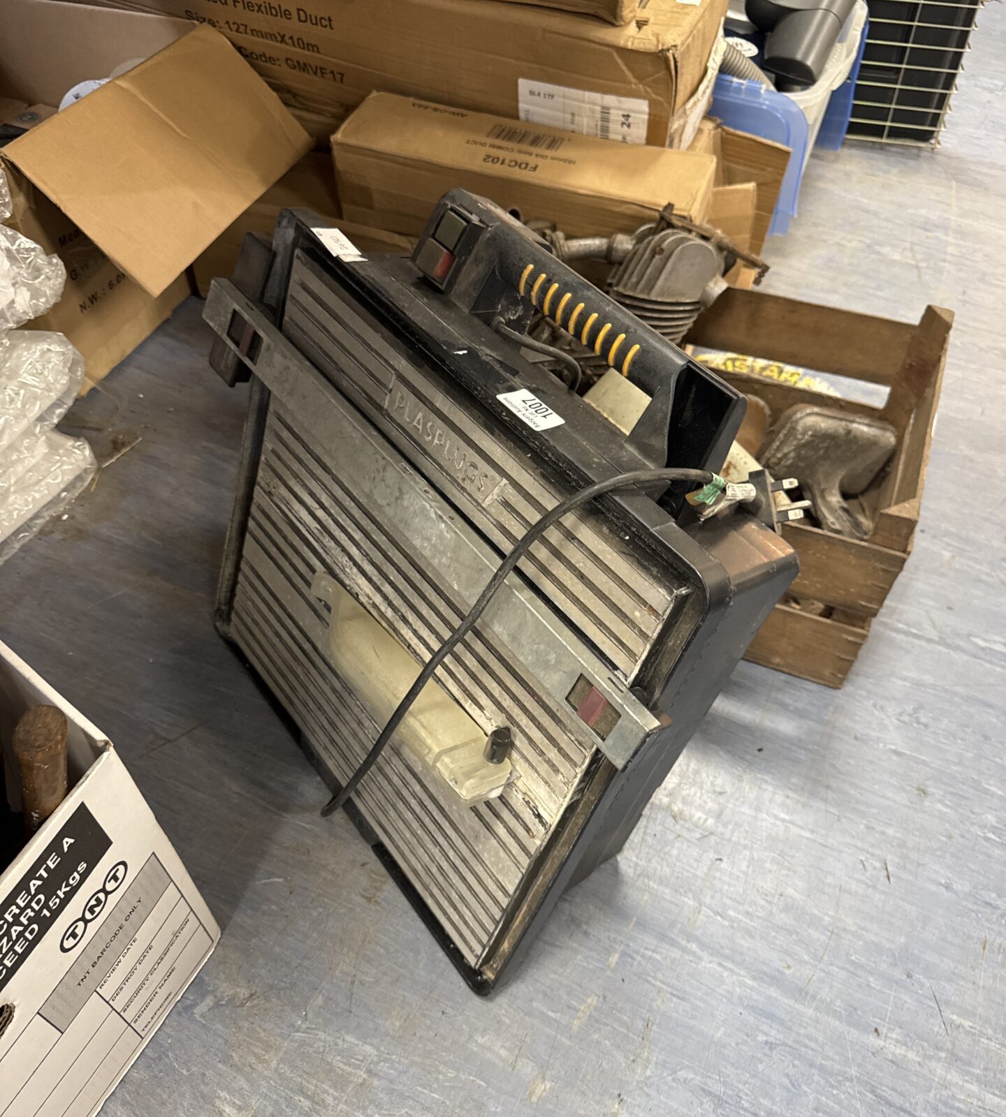 Plasplugs electric tile cutter - needs blade