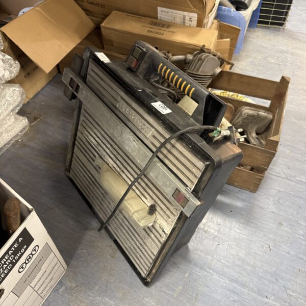 Plasplugs electric tile cutter - needs blade