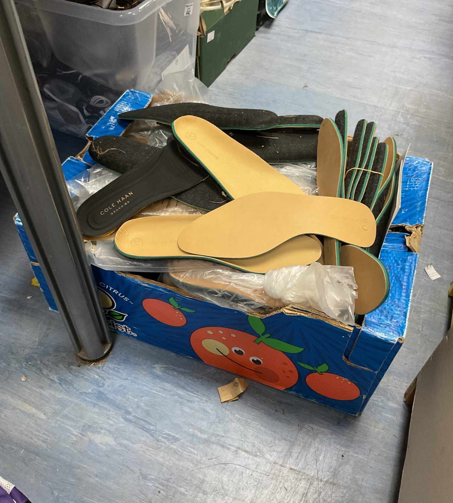Large quantity of shoe insoles