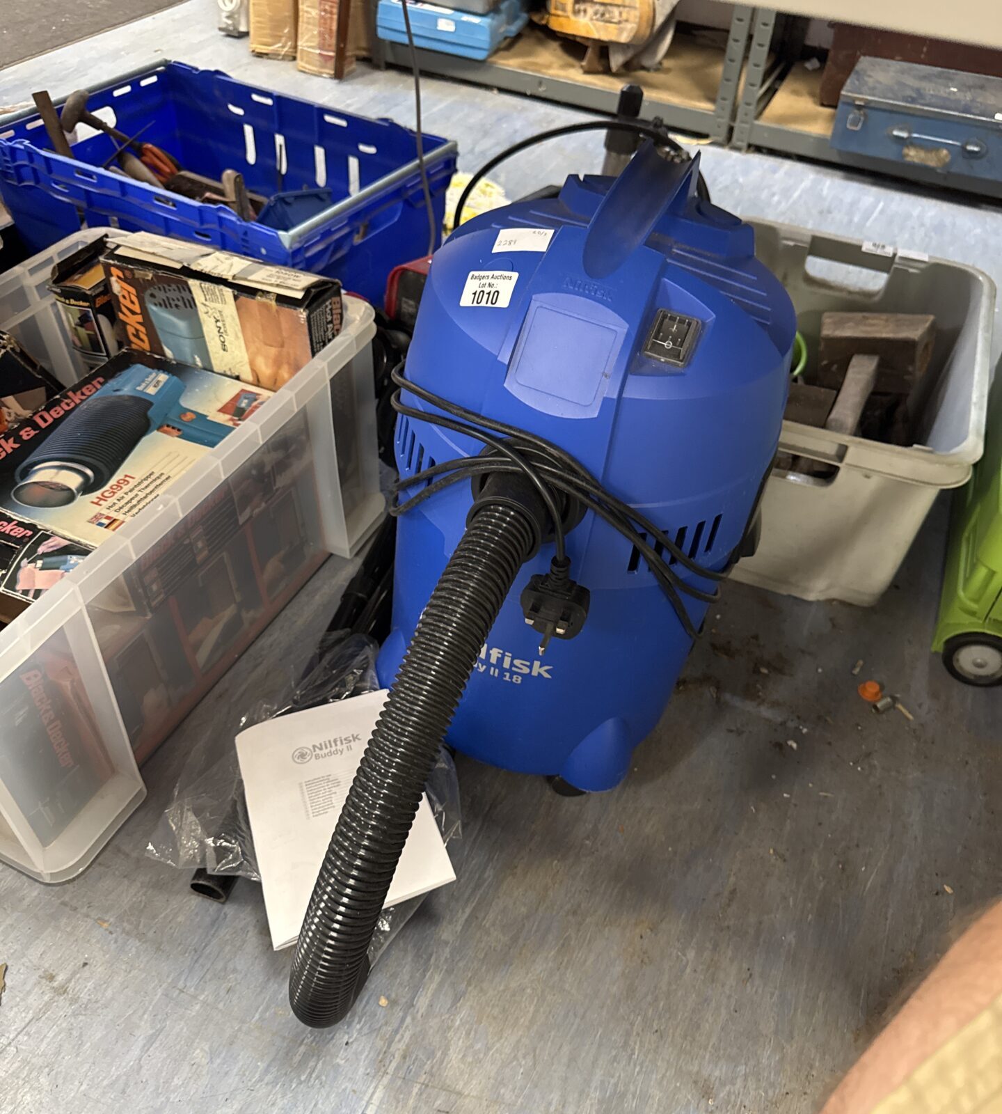 Nilfisk buddy II 18 wet/dry vac with accessories & manual