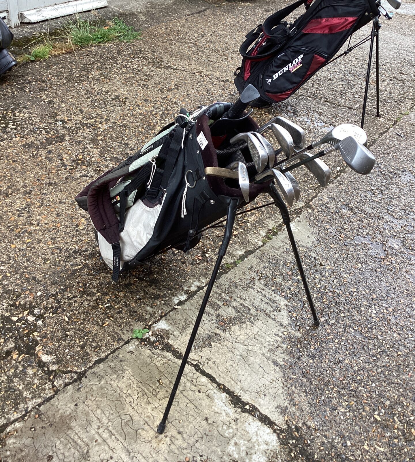 Bag of mixed golf clubs