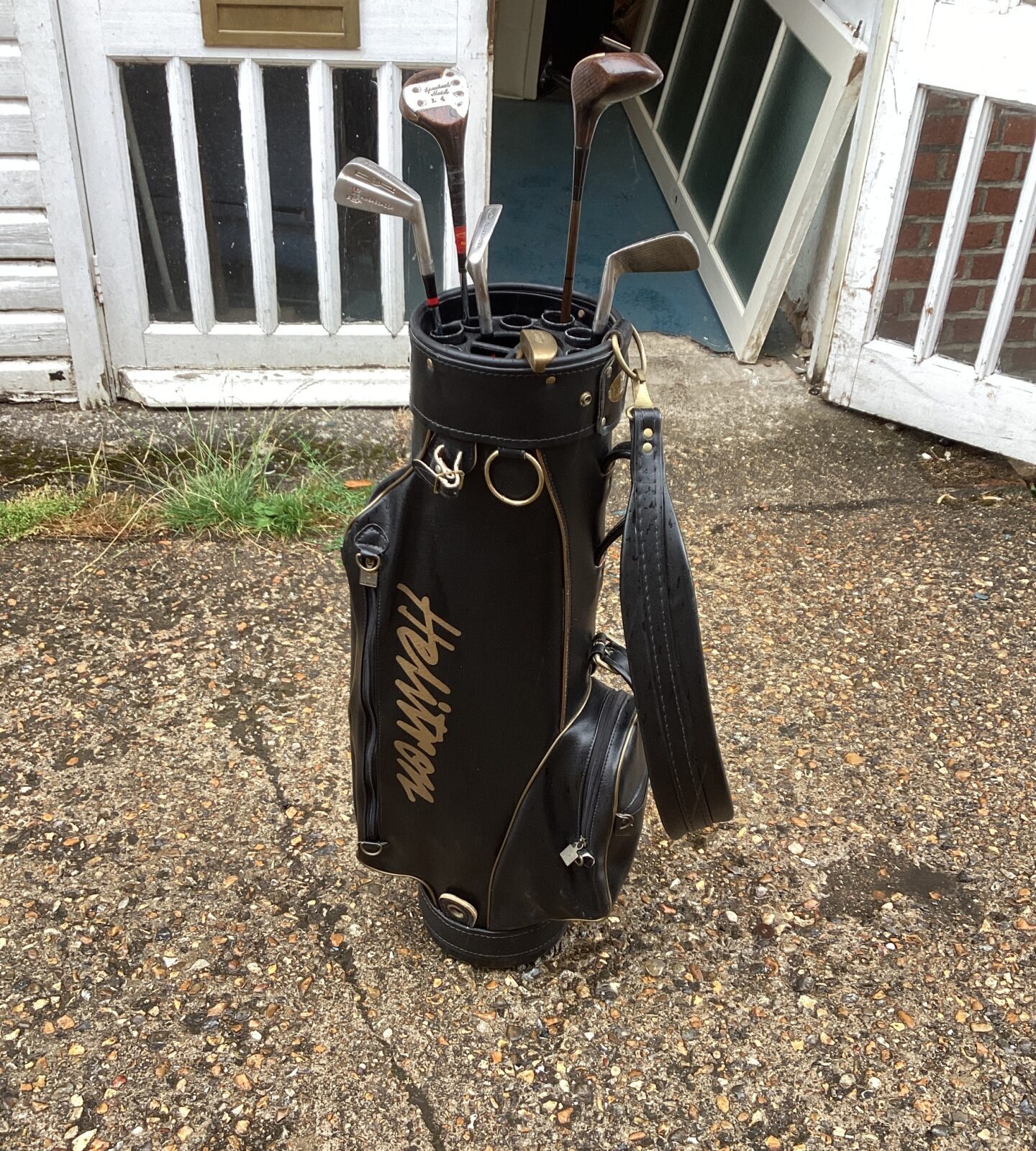 Vintage leathrr golf bag with clubs