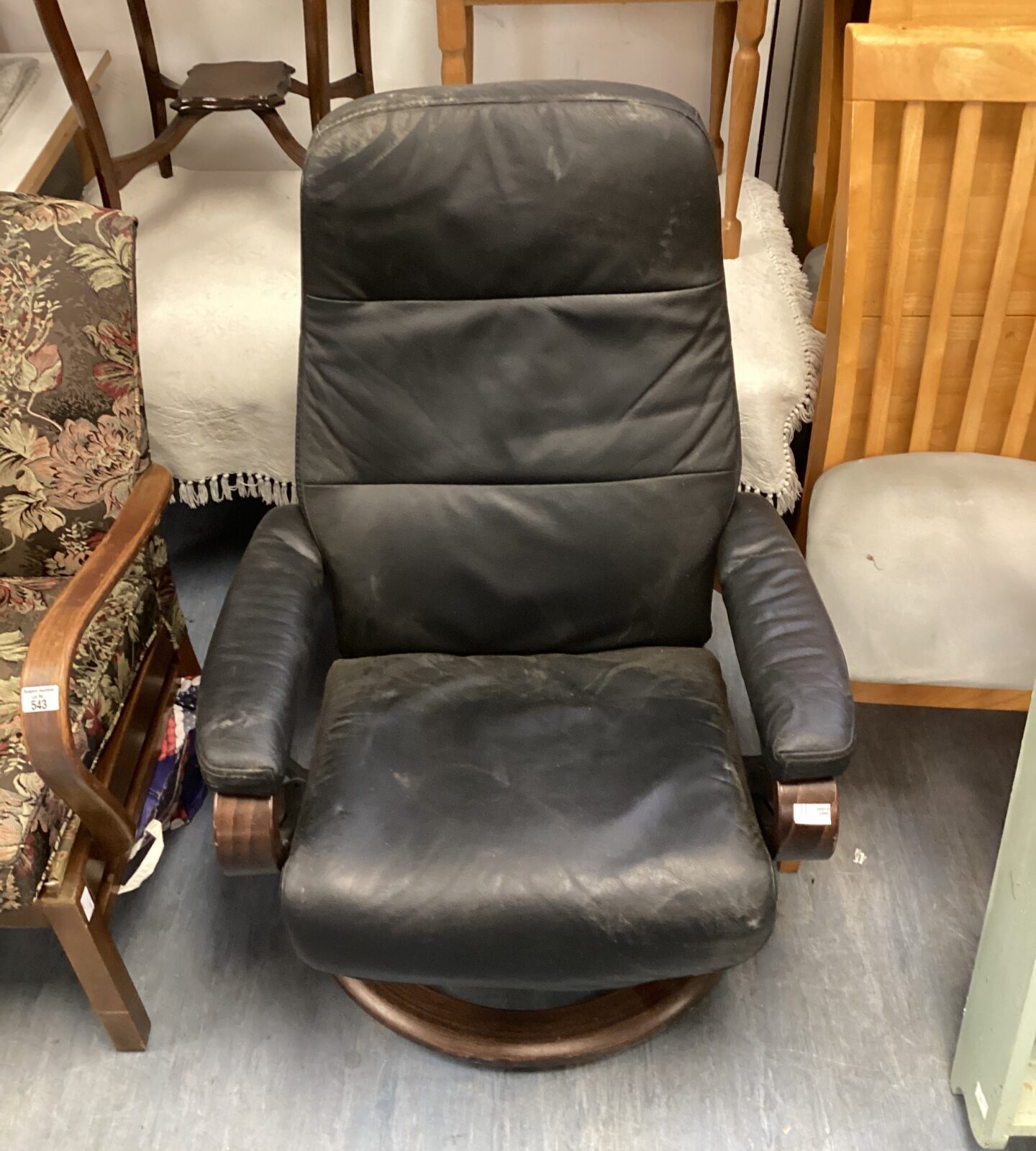 Black leather himola gents swivel recliner chair
