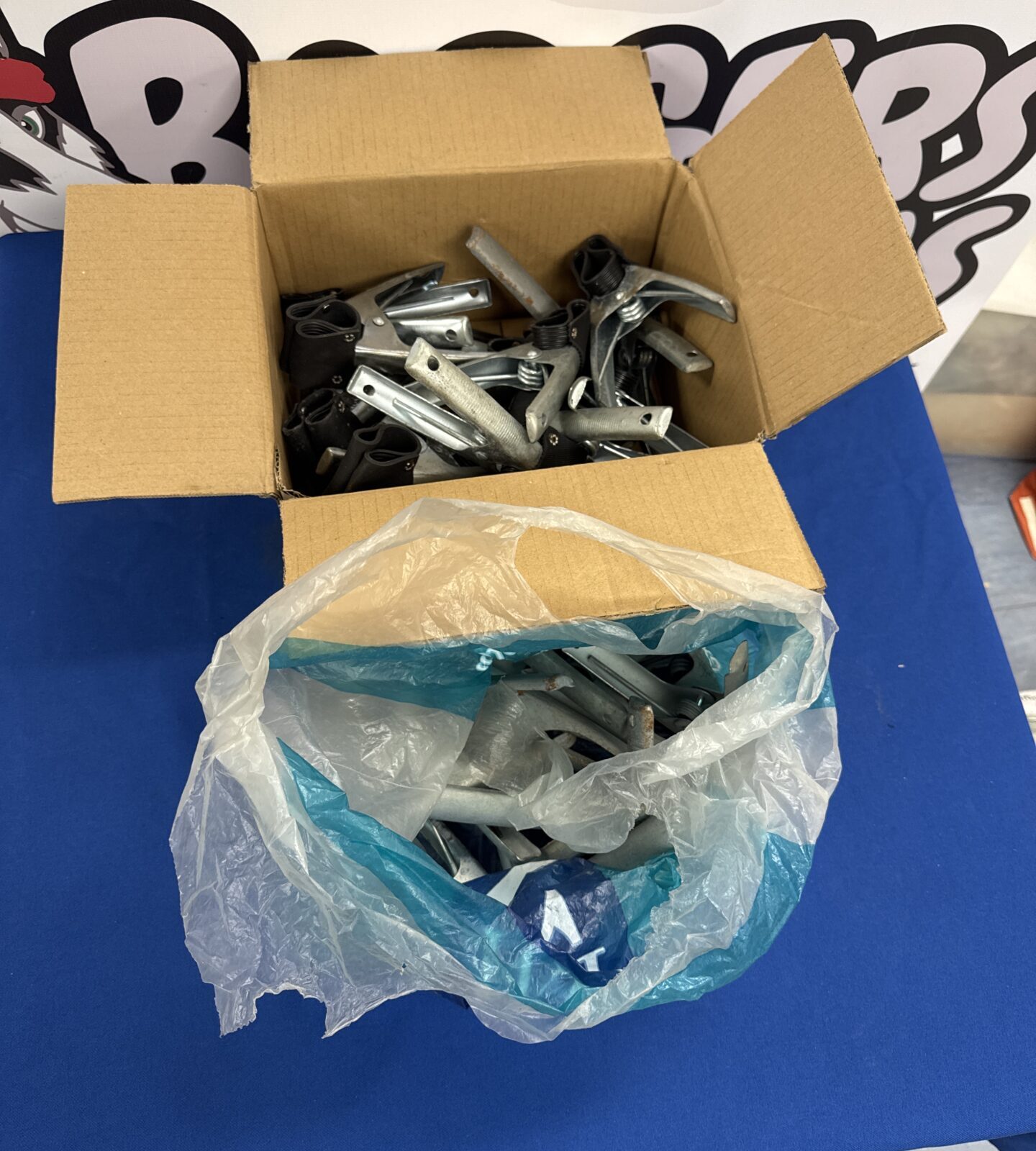 Box & bag of canopy clips