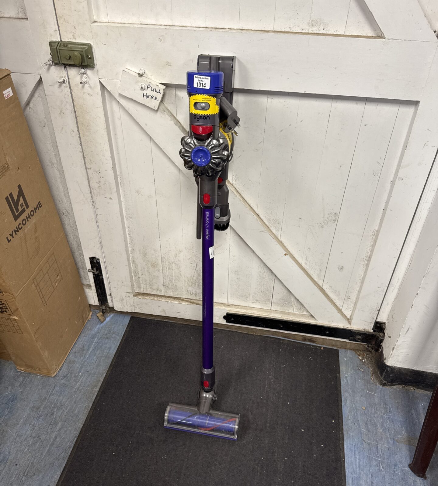 Dyson v7 animal cordless hoover with charger - powers on but low battery