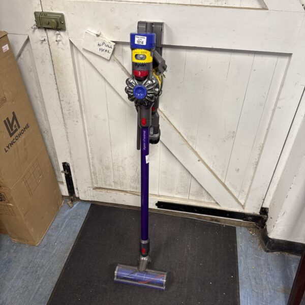 Dyson v7 animal cordless hoover with charger - powers on but low battery