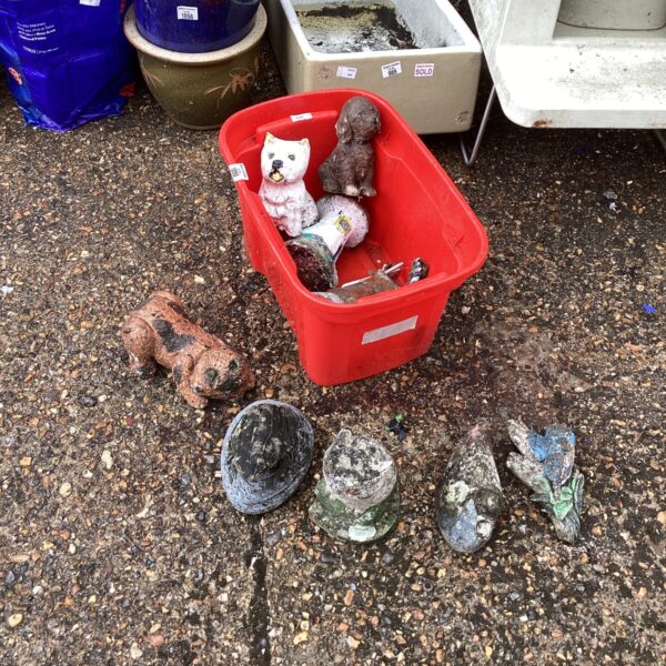 Quantity of garden ornaments