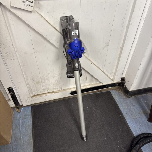 Dyson cordless hoover with attachments & charger - no head, powers on