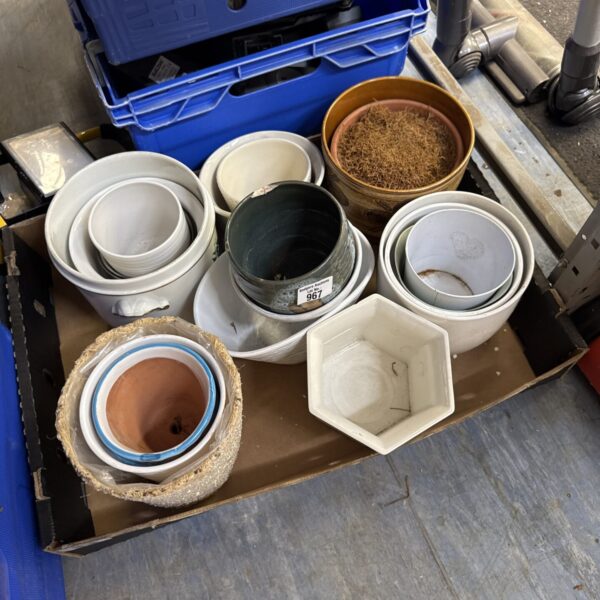 Tray of assorted plant pots
