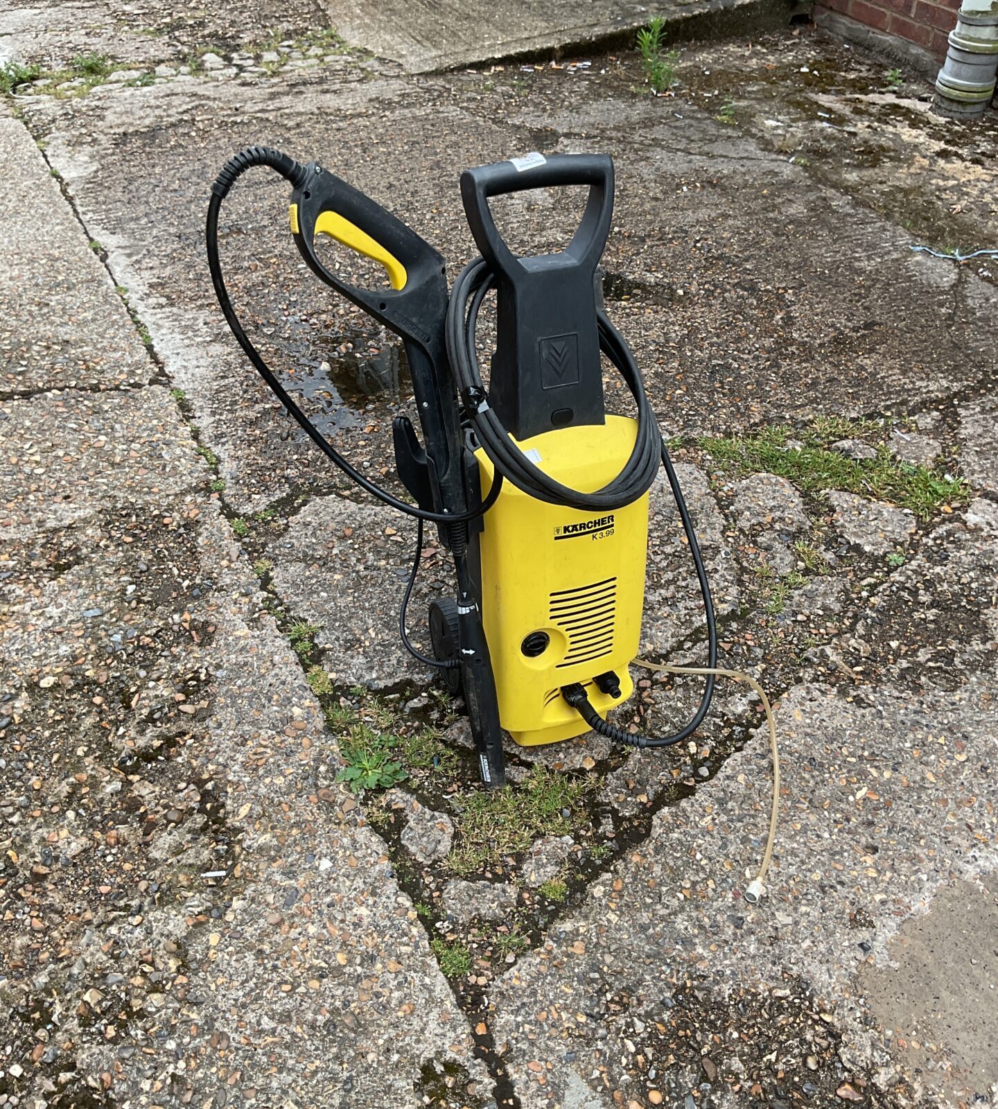 Karcher k3.99 pressure washer with attachments