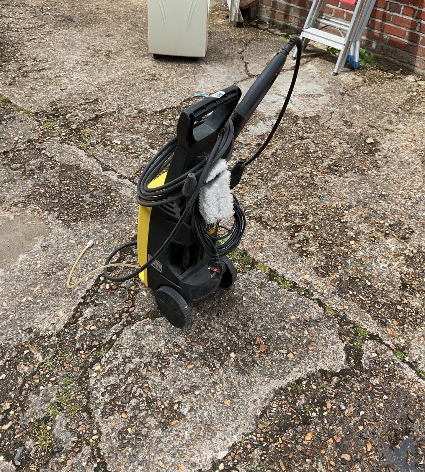 Karcher k3.99 pressure washer with attachments - Image 2