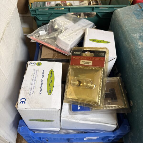 Tray of assorted electrical items inc brass effect light switches