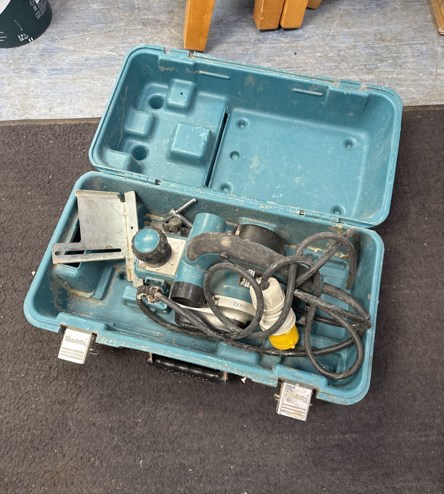 Makita 110v electric planer