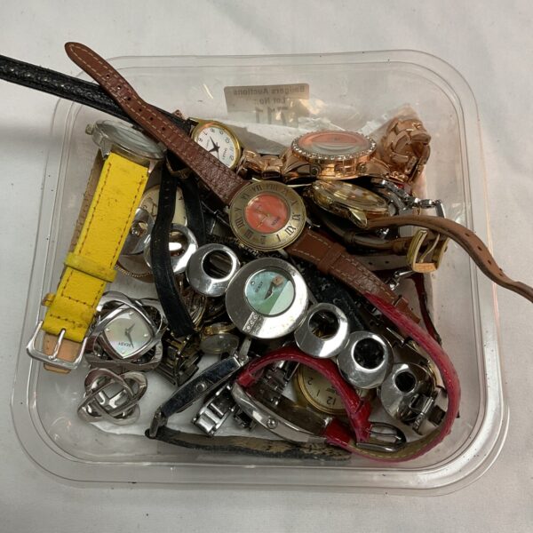 Tray of assorted vintage and broken wristwatches for repair.